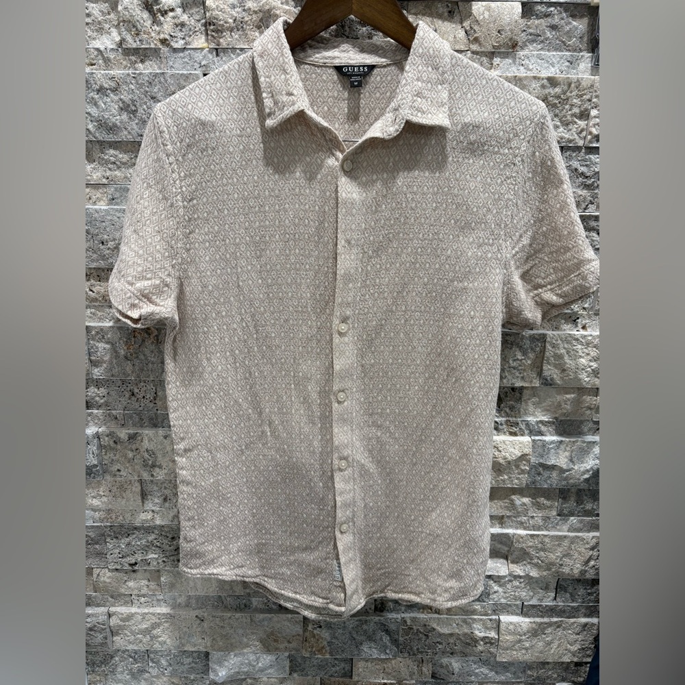 Guess‎ Men's Light Tan Patterned Button Down Shirt size M excellent condition